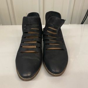 Seychelles Black Leather Cutout Booties Sz 8.5